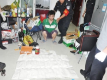廚房水管破裂傳出刺鼻性氣味，原以為是鄰居家裝修后除甲醛沒到位，沒想到是“絕命毒師”
